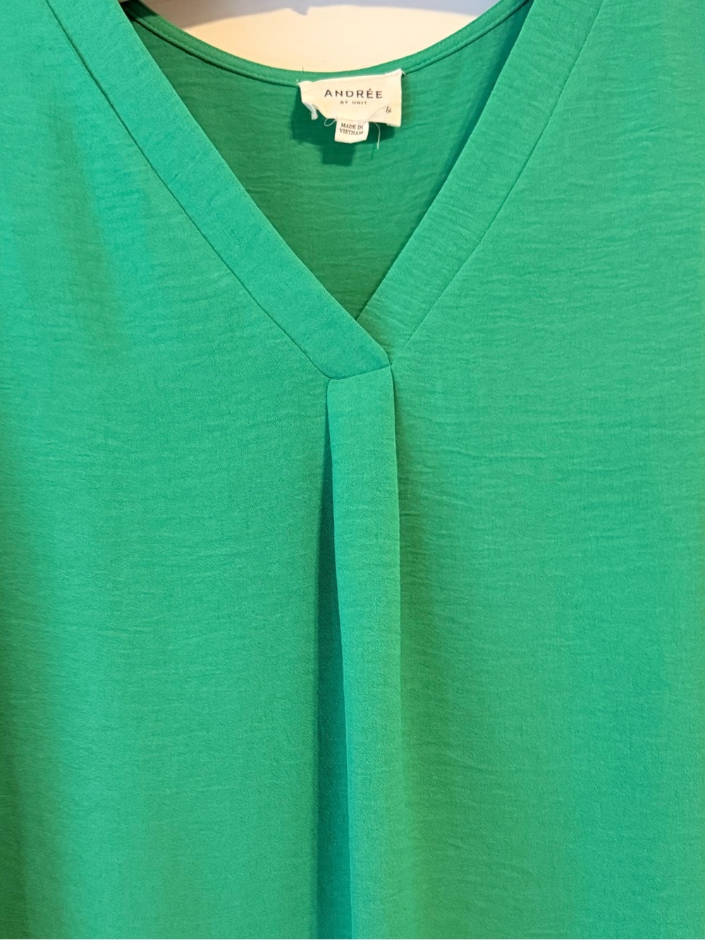 Andree by Unit Shell Tank Top Emerald Green 1X Plus - Picture 2 of 6